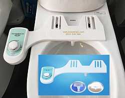 voi-xit-thong-minh-gan-nap-ban-cau