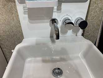 voi-tam-lavabo-da-nang-danh-cho-wc-nho