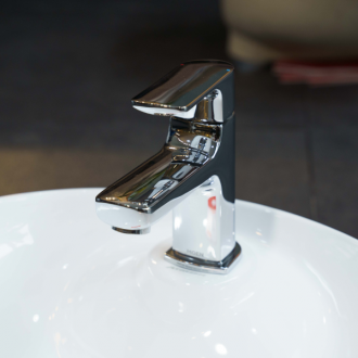 voi-lavabo-nong-lanh-moen-v21121